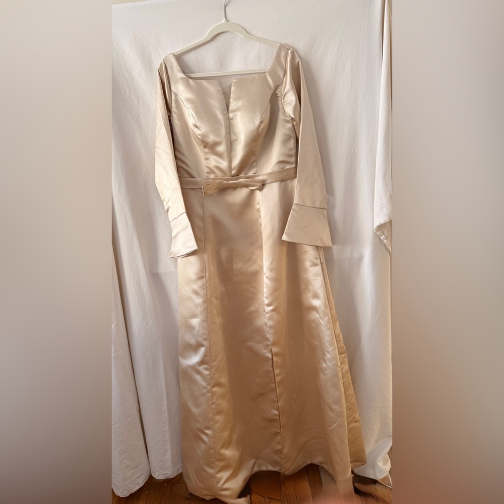 Champagne Satin Floor Length Long Sleeve Formal Dress NWT Size 12